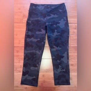 GapFit Active Capris